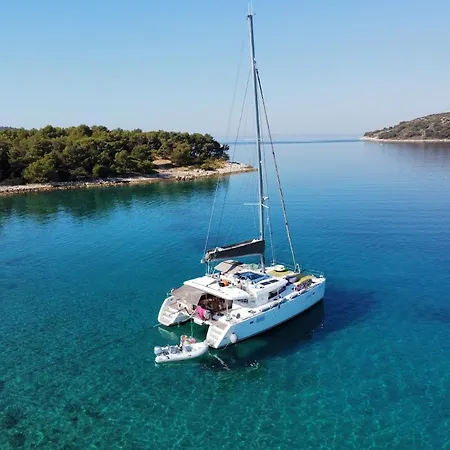 Grey Goose Catamaran Πλωτό κατάλυμα *